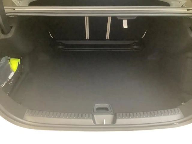 Mercedes-Benz E 200 AMG Line Sedan