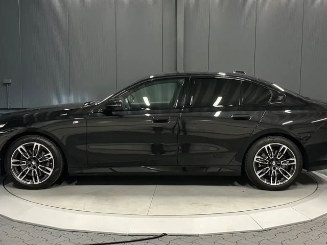 BMW 520 520d M-Sport Sedan