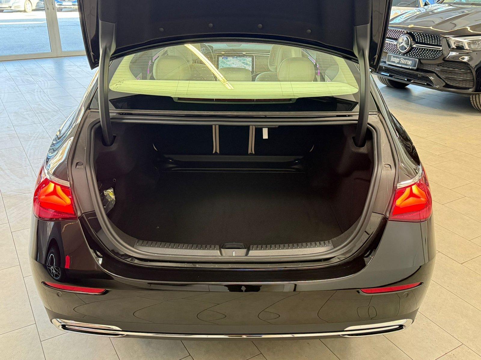 Mercedes-Benz E 200 AVANTGARDE Sedan