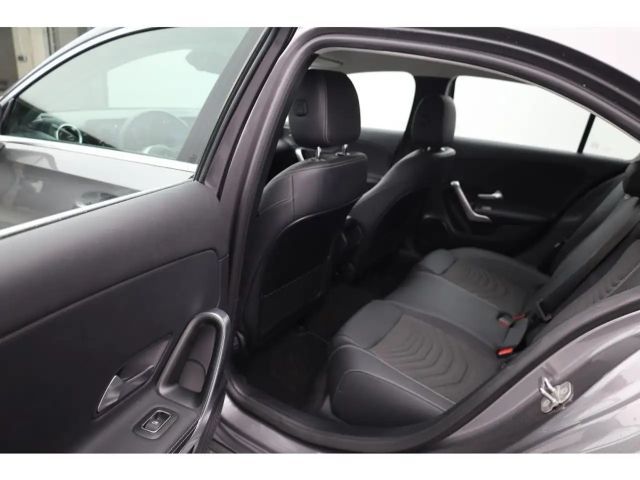 Mercedes-Benz A 200 A 200 d