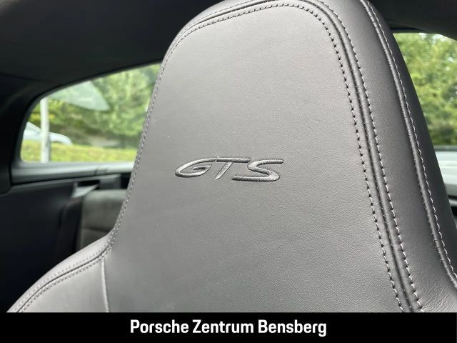 Porsche 992 4 Cabrio GTS Targa