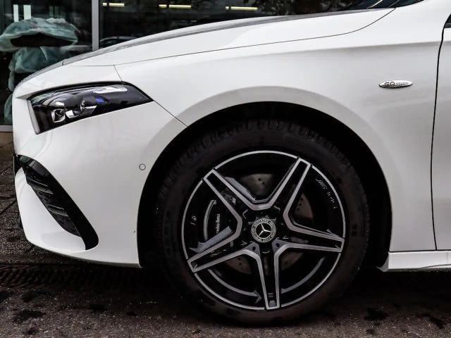 Mercedes-Benz A 250 A 250 e AMG Line