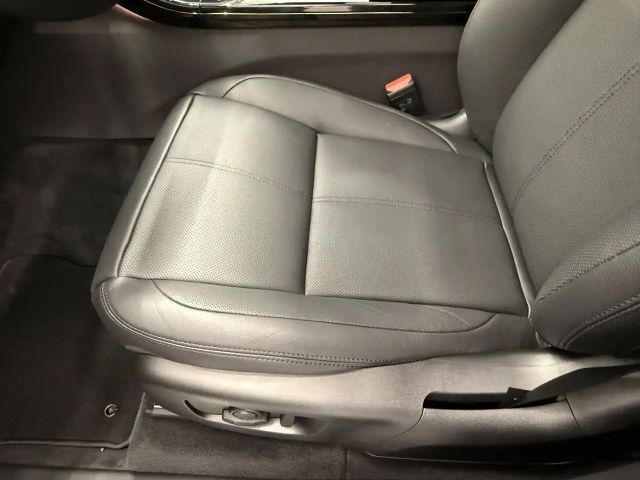 Land Rover Range Rover Velar P400e