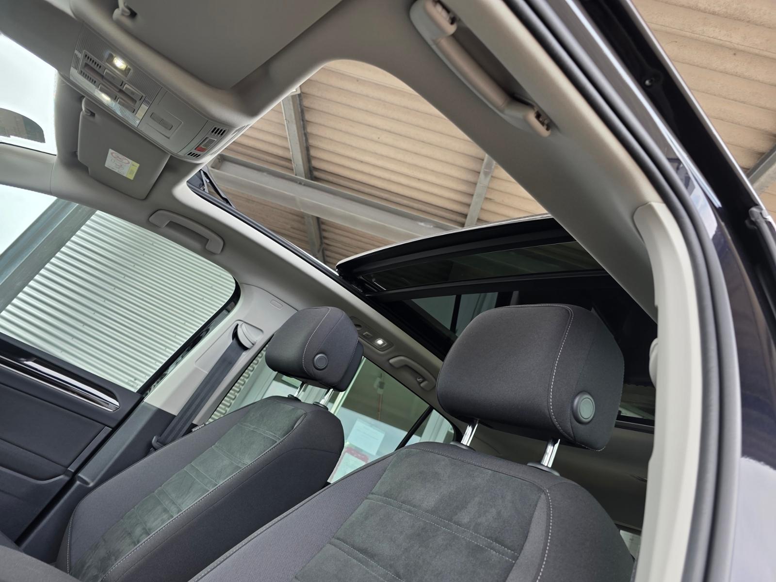 Volkswagen Touran 1.5 TSI DSG IQ.Drive R-Line