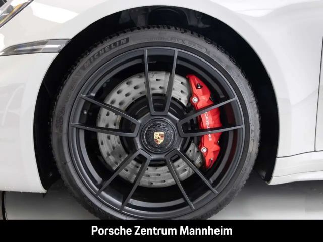 Porsche 992 Carrera Coupé GTS