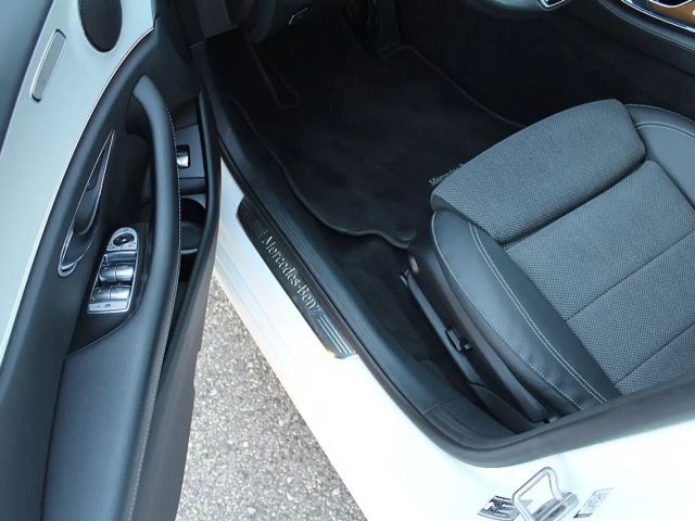 Mercedes-Benz E 220 4MATIC E 220 d Sedan