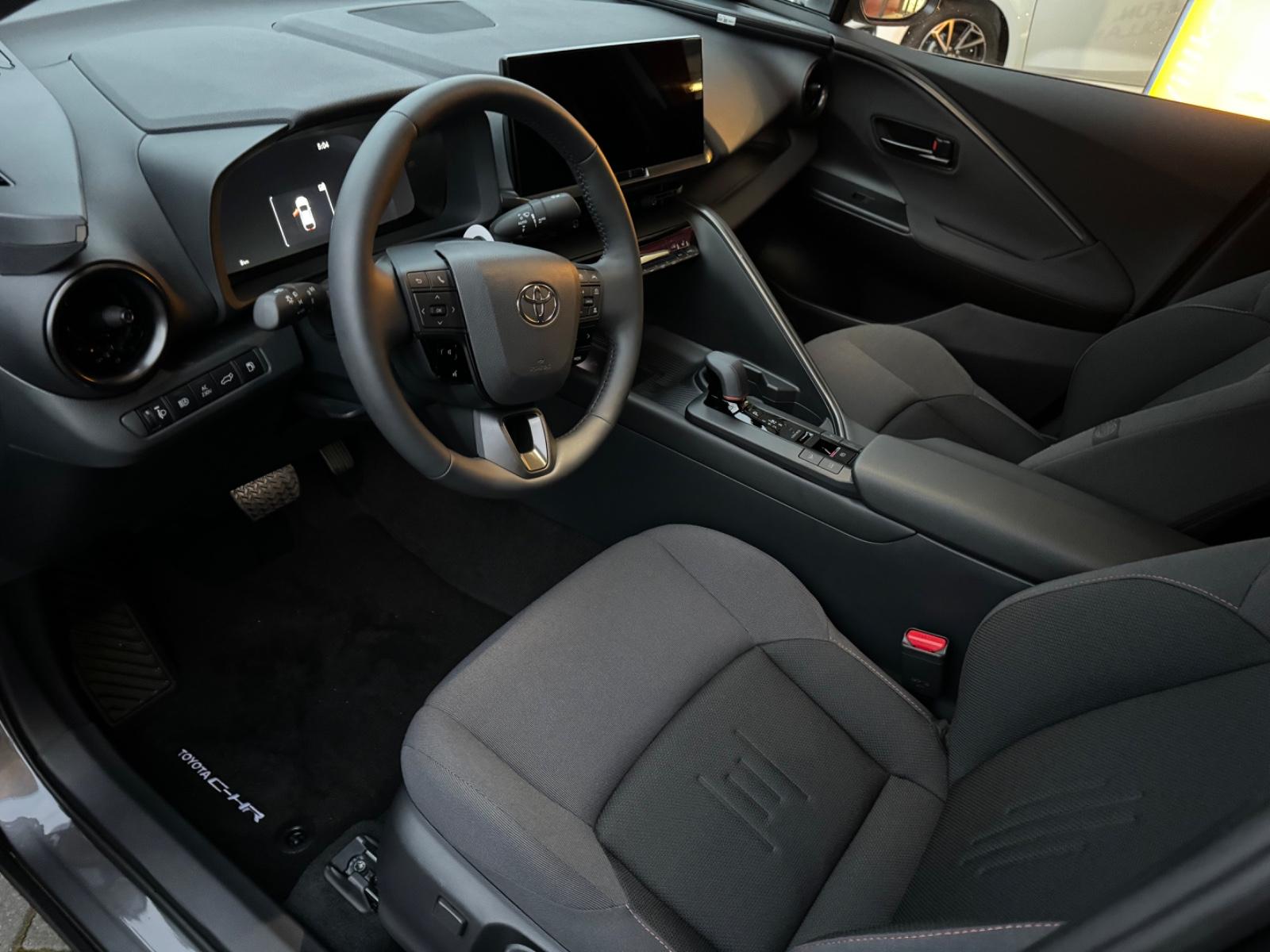 Toyota C-HR Plug-in Team D