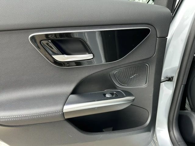 Mercedes-Benz C 200 AVANTGARDE Sedan