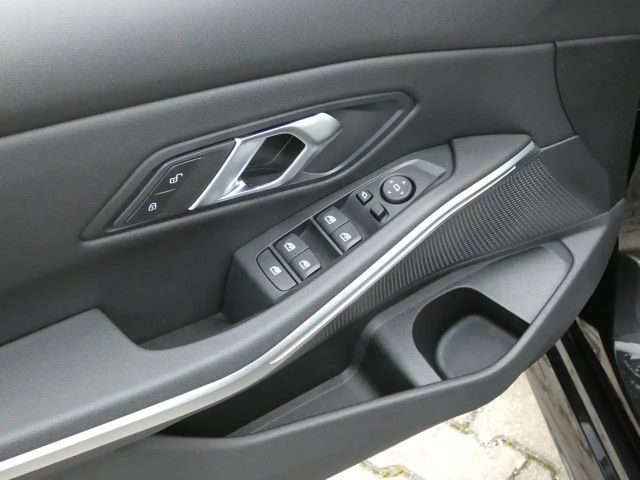 BMW 320 320d M-Sport Sedan xDrive