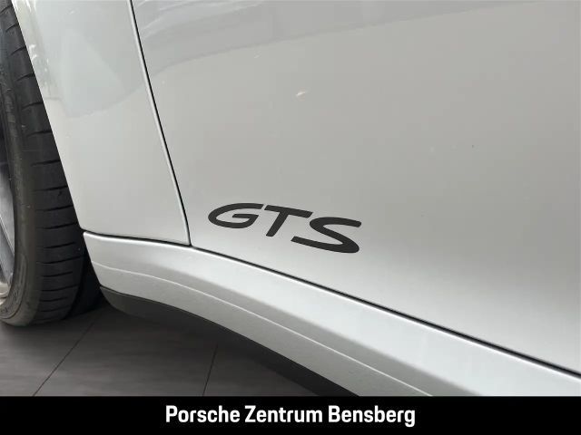 Porsche 992 4 Cabrio GTS Targa