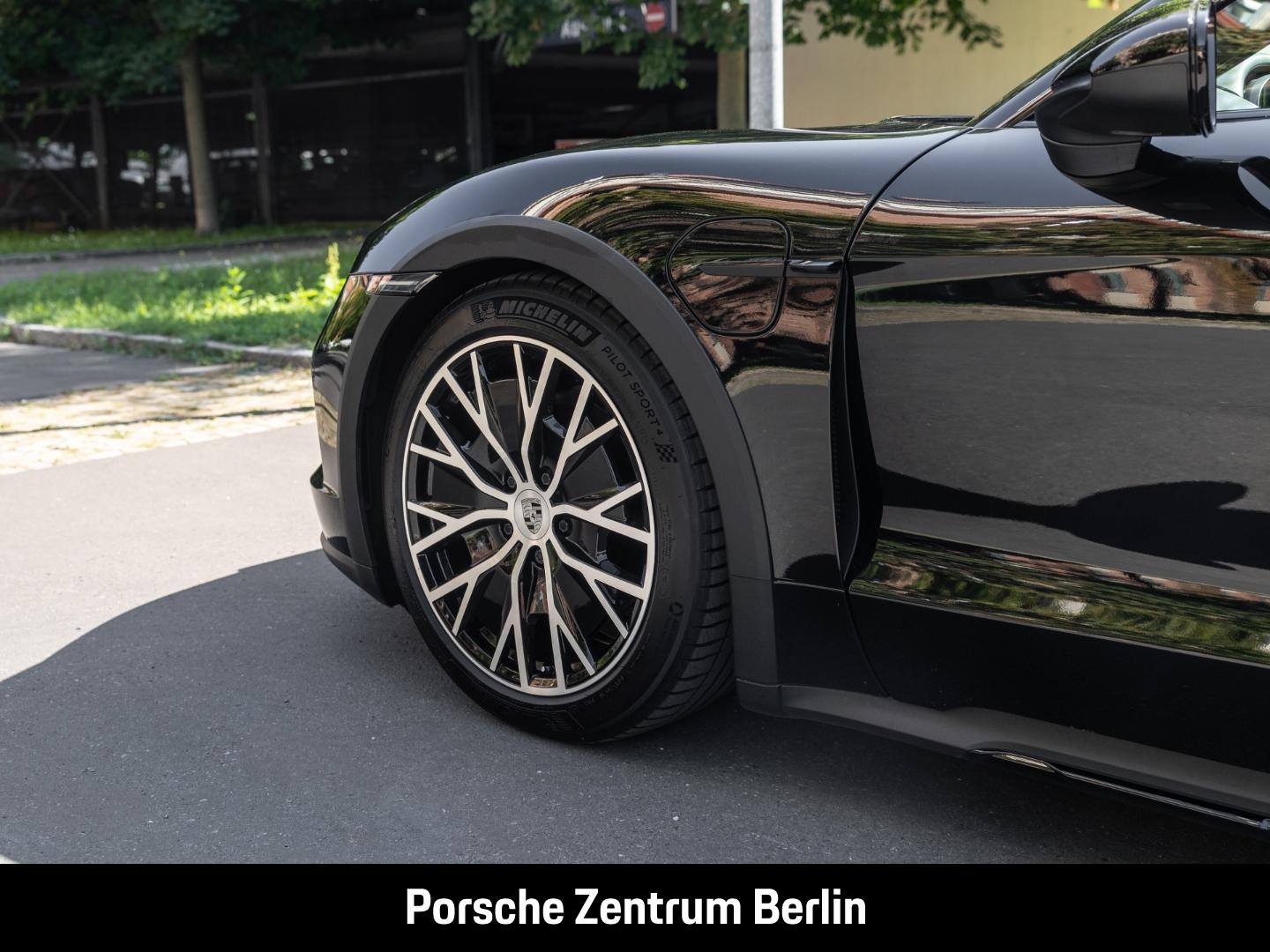 Porsche Taycan 4 Cross Turismo