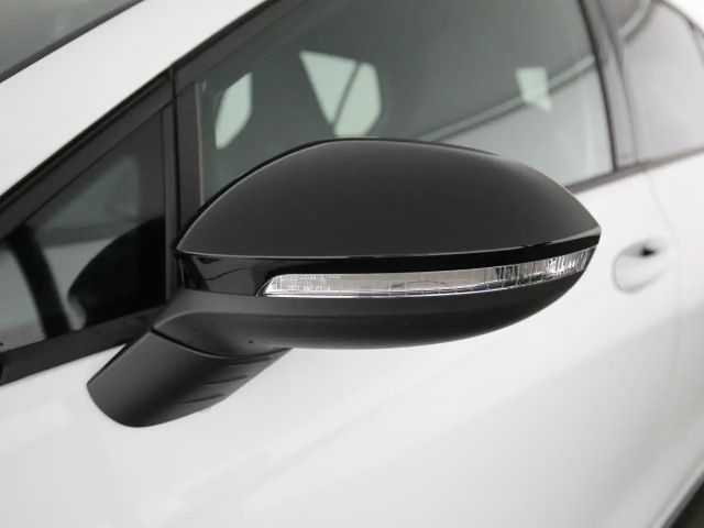 Volkswagen Golf 1.5 eTSI DSG Golf VIII R-Line