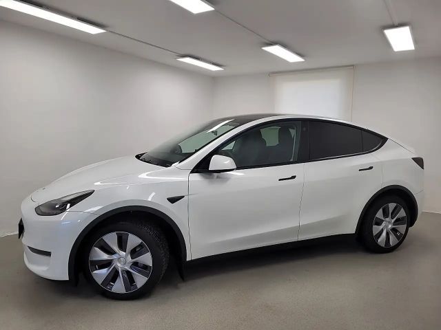Tesla Model Y AWD