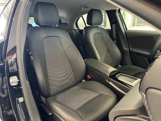 Mercedes-Benz A 200 A 200 d