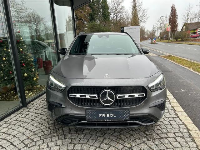 Mercedes-Benz GLA 180 Progr. Distronic  360 Keyless Night AHK