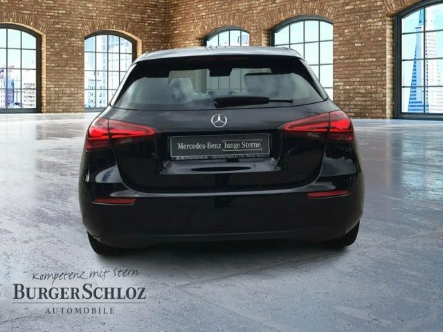 Mercedes-Benz A 180 KAM PDC SpurH Navi AUT LM KlimaA FLA LED