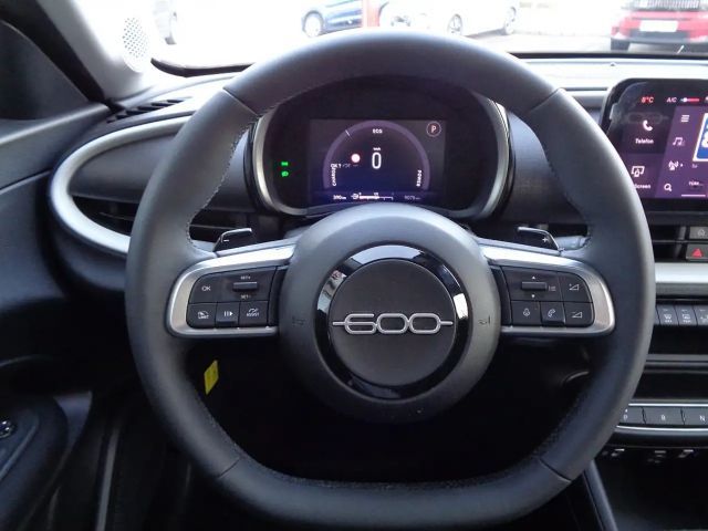 Fiat 600e Hybrid 100 6-Gang eDCT Mildhybrid Automatik Benzin