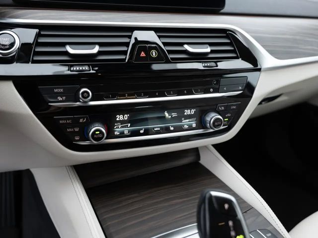 BMW 530 530d Luxury Line Touring xDrive