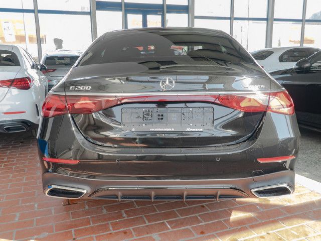 Mercedes-Benz E 200 4MATIC Sedan