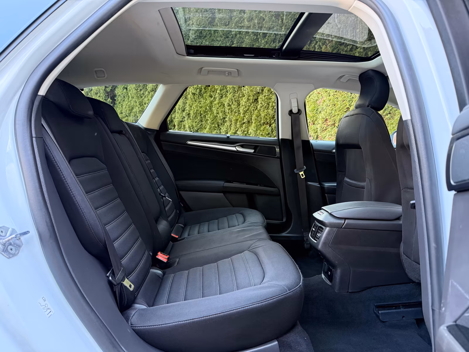 Ford Mondeo 2.0 Aut. LED+PANO+KAMERA+SHZ+NAVI+CARPLAY