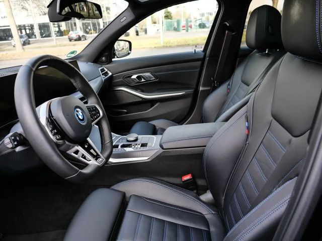 BMW 330 330e M-Sport Sedan xDrive