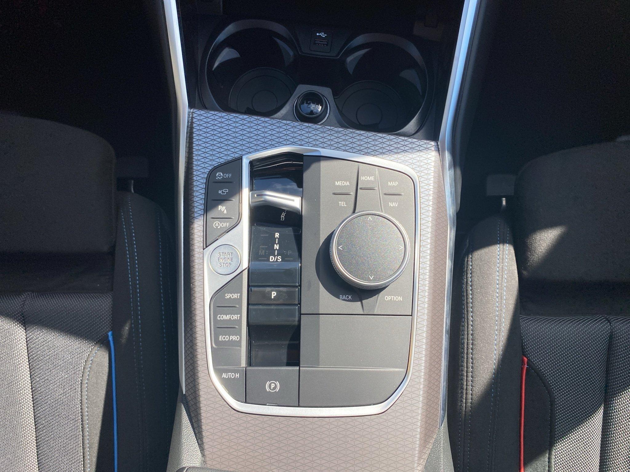 BMW 320 320i Sedan xDrive