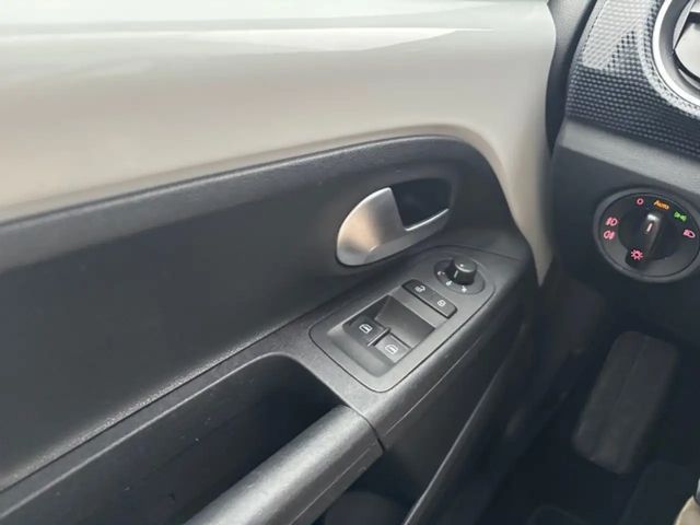 Volkswagen up! 1.0 TEMPOMAT+KAMERA+SITZHZG+++