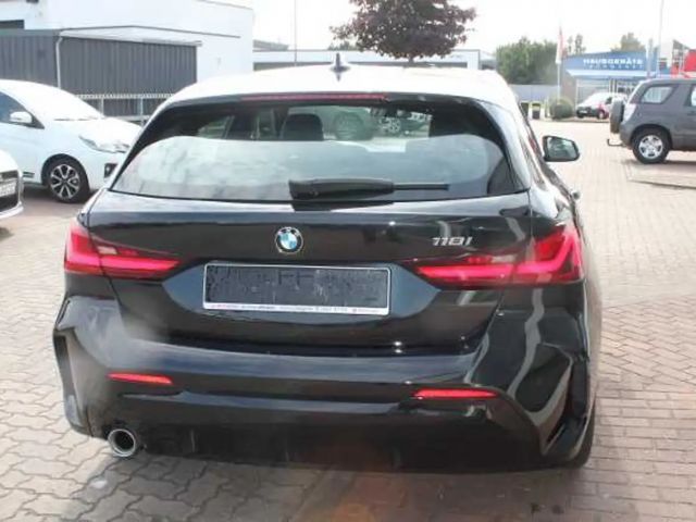 BMW 318 318i M-Sport Sedan