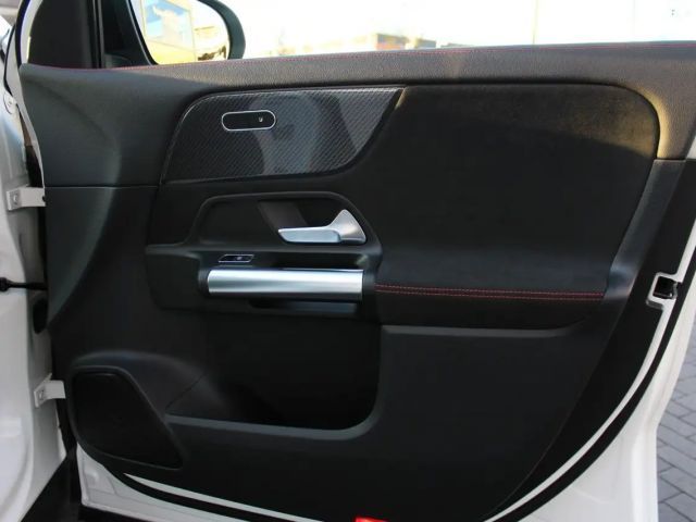 Mercedes-Benz GLA 250 4MATIC AMG Line