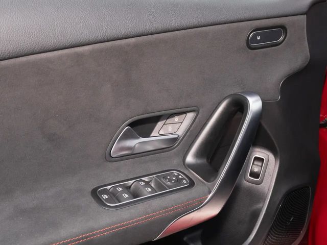 Mercedes-Benz A 220 4MATIC AMG Line