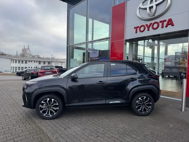 Toyota Yaris Cross Black and White ink. WKR