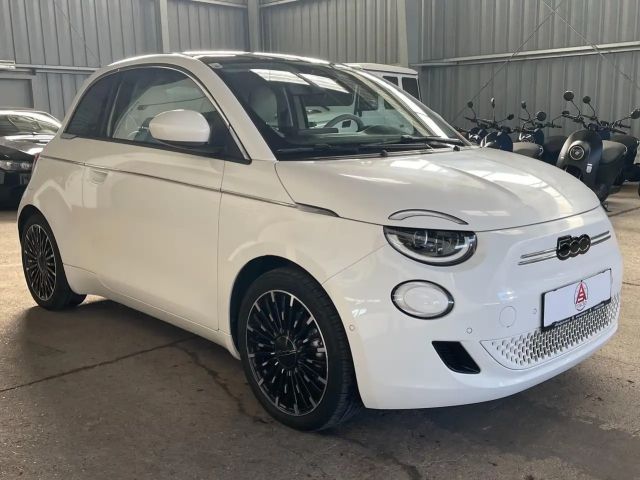 Fiat 500e La Prima