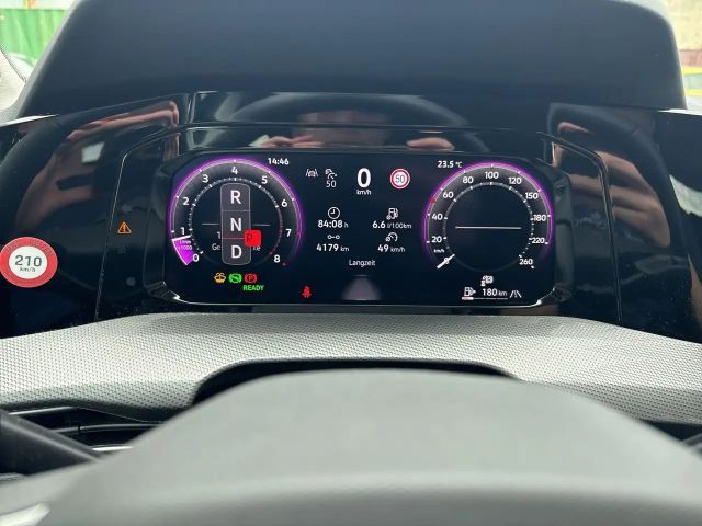 Volkswagen Golf 1.5 eTSI Golf VIII Style