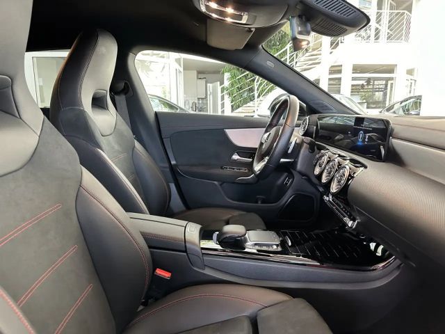 Mercedes-Benz CLA 200 AMG Line
