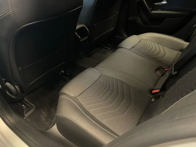 Mercedes-Benz A 180 A 180 d Style