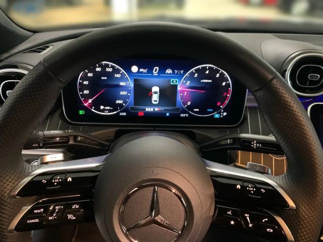 Mercedes-Benz C 200 AMG Line Sedan