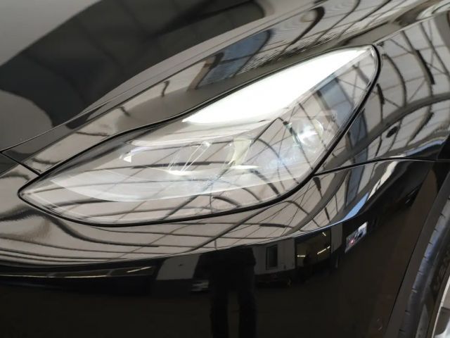 Tesla Model Y AWD Long Range