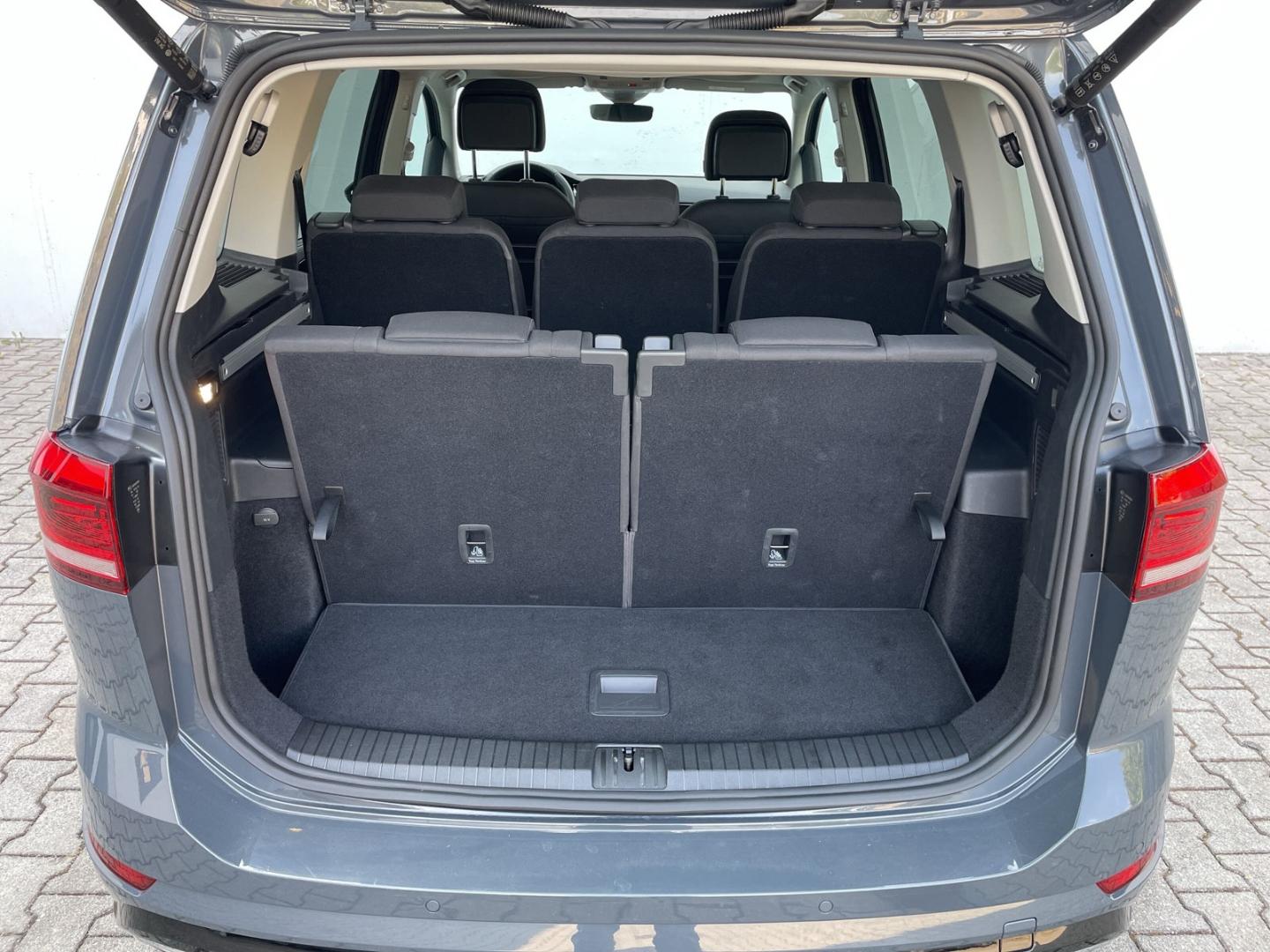 Volkswagen Touran 1.5 TSI DSG R-Line