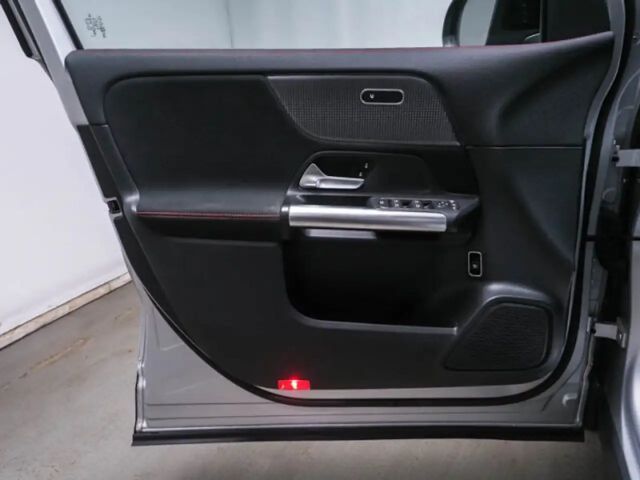 Mercedes-Benz EQA 300 4MATIC AMG Line