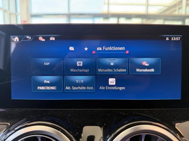 Mercedes-Benz B 180 Sedan