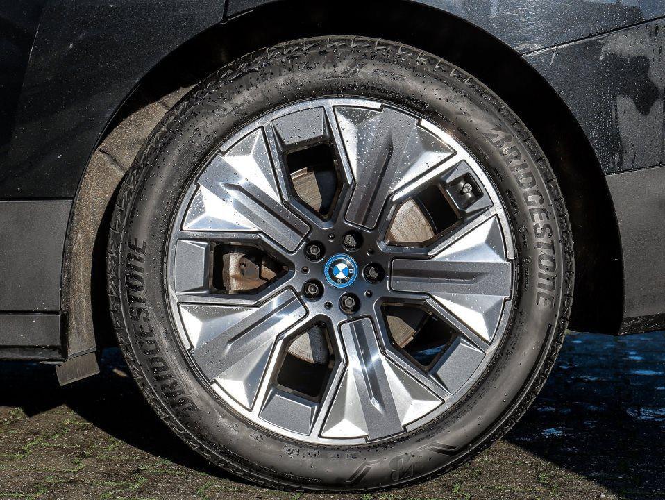 BMW iX xDrive40