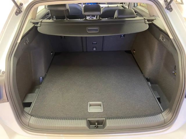 Volkswagen Golf Life Variant