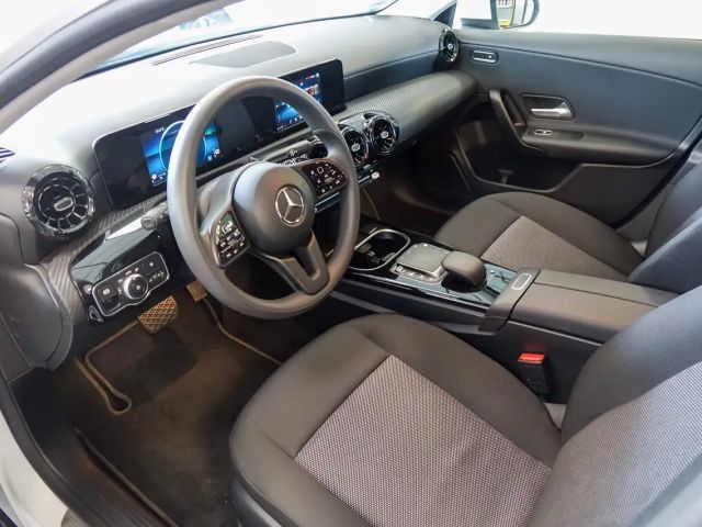 Mercedes-Benz A 200 A 200 Automatik +Navi+PDC+SHZ+Carplay+Android+Temp