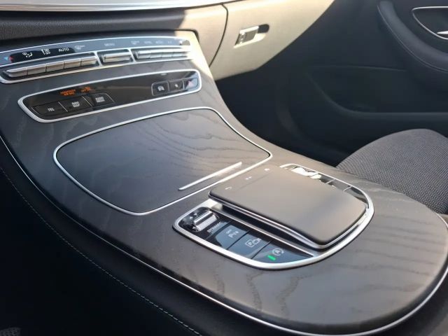 Mercedes-Benz E 220 AVANTGARDE E 220 d Estate