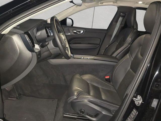 Volvo XC60 AWD Dark Plus