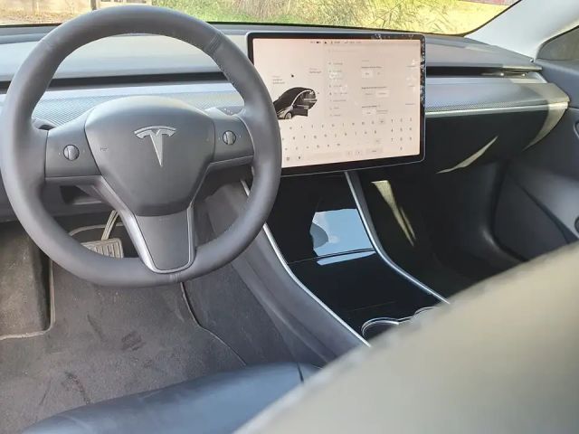 Tesla Model 3 RWD Standard Range