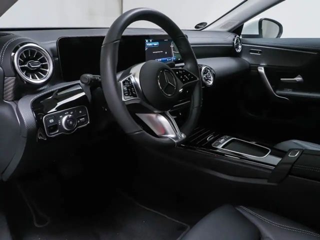 Mercedes-Benz CLA 180 PRO+LED+KAM+KEY+AMBI+NAVI+EASY-PACK