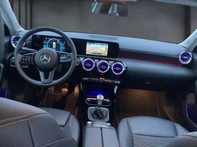 Mercedes-Benz A 160 Navi, LED, MBUX, RFK, Shz, Carplay, Ambie