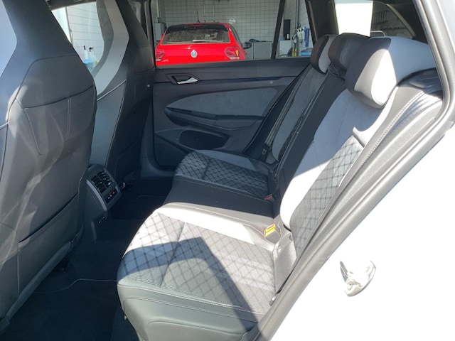 Volkswagen Golf 1.5 eTSI DSG Variant