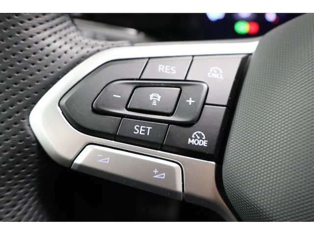 Volkswagen Golf 2.0 TDI DSG Golf VIII R-Line